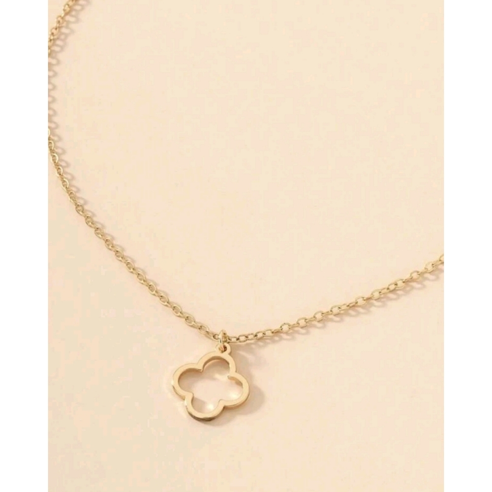 Anthropologie Clover Pendant Necklace